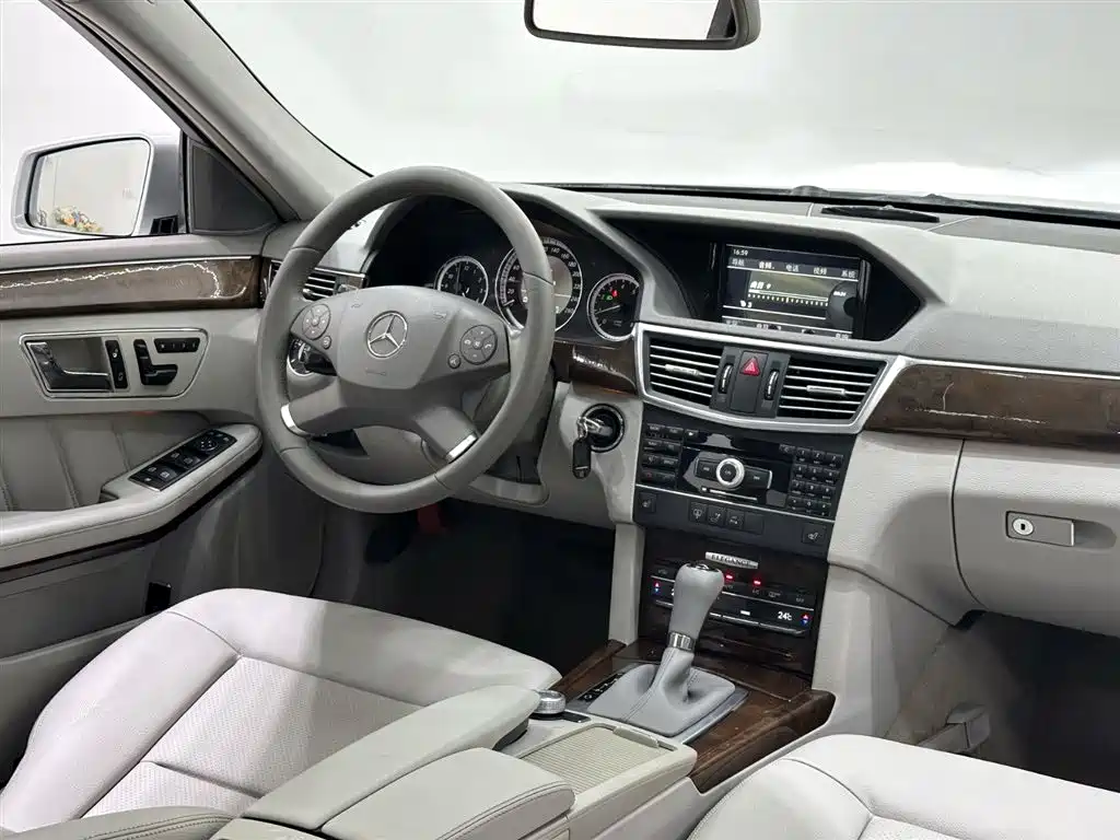 Mercedes-Benz E-Class 2011 E 260 L CGI Fashion фото 12