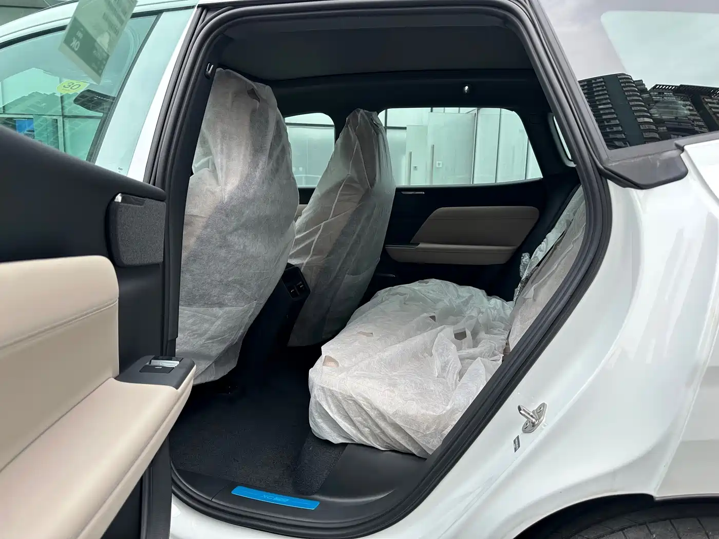 Photo 9 - Volvo XC70 Plug-in Hybrid