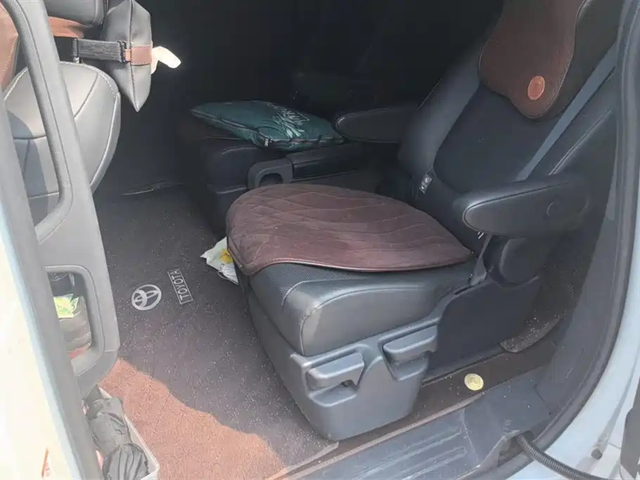 Toyota Sienna 2024 2.5L Hybrid AWD Luxury Edition фото 11