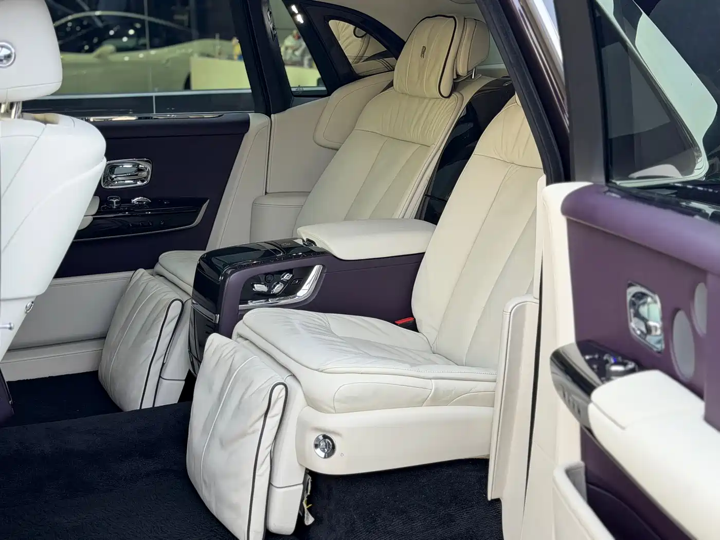 Rolls-Royce Phantom 2018 6.7T Long Wheelbase Version фото 19