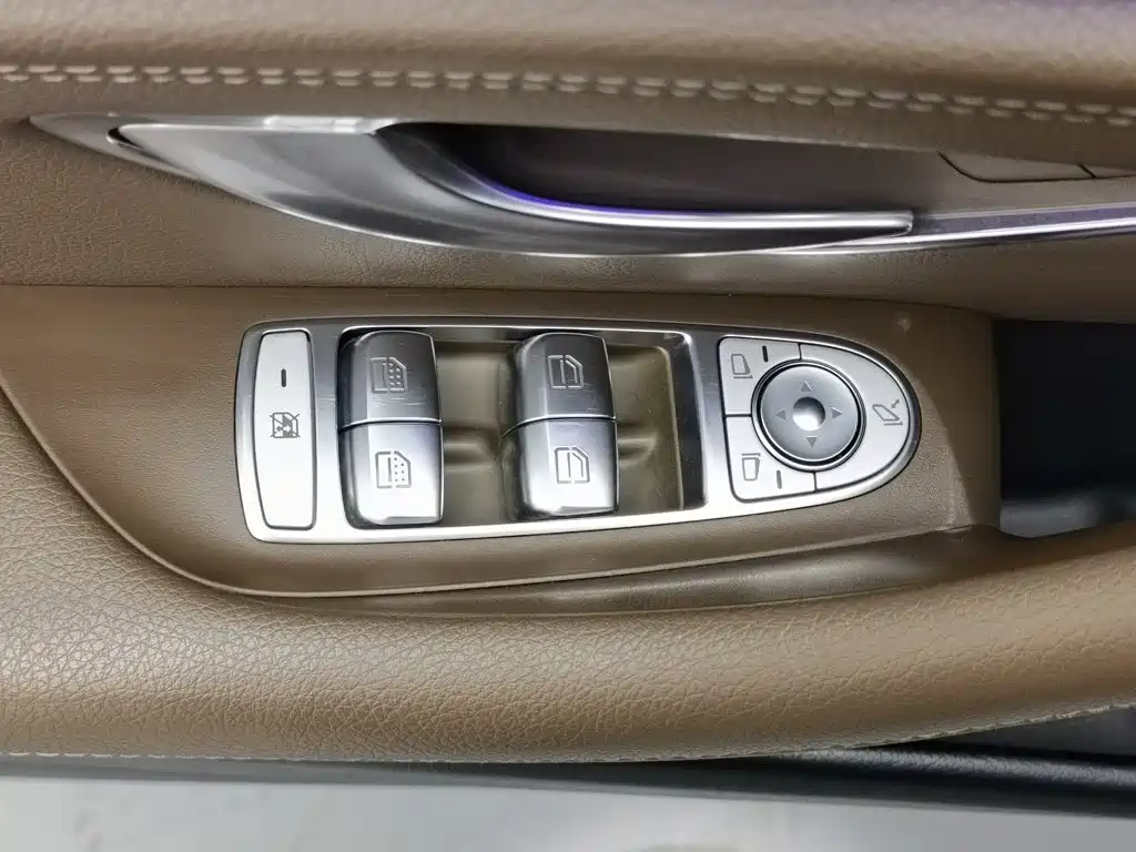 Mercedes-Benz E-Class, миниатюра 9