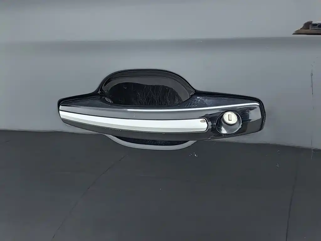 Photo 18 - Lincoln MKX