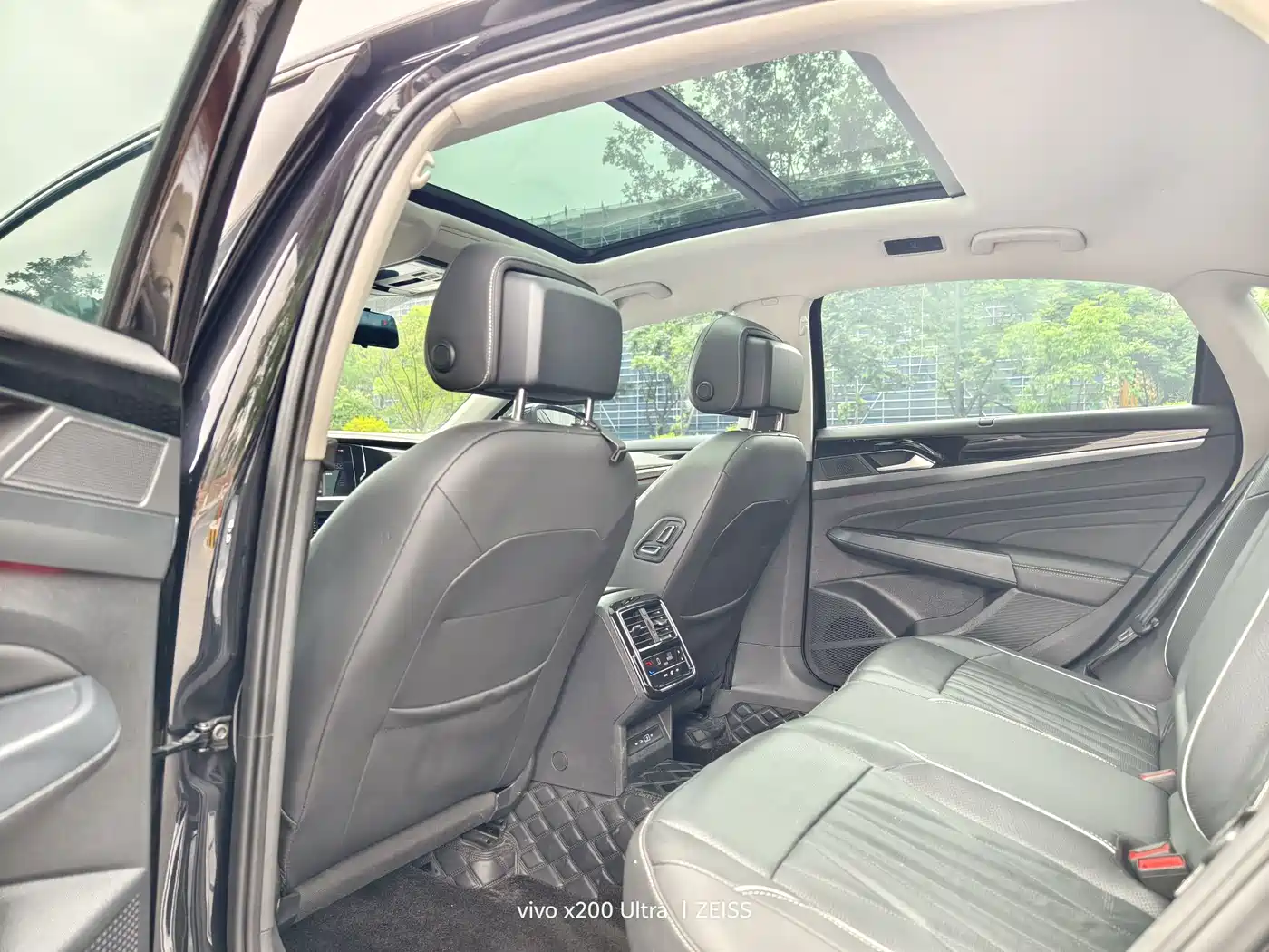 Volkswagen Passat 2023 330TSI Luxury Edition фото 5