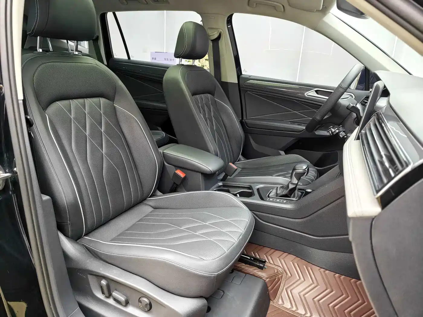 Volkswagen Tiguan L 2023 330TSI Auto 2WD R-Line Premium Edition фото 10