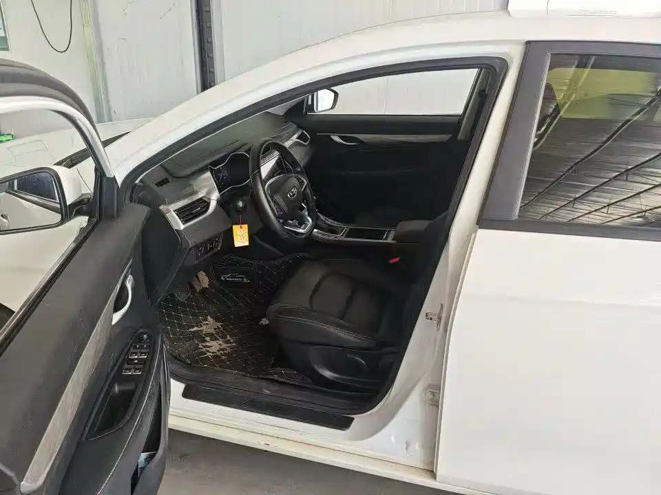 Фото 3 - Geely Emgrand