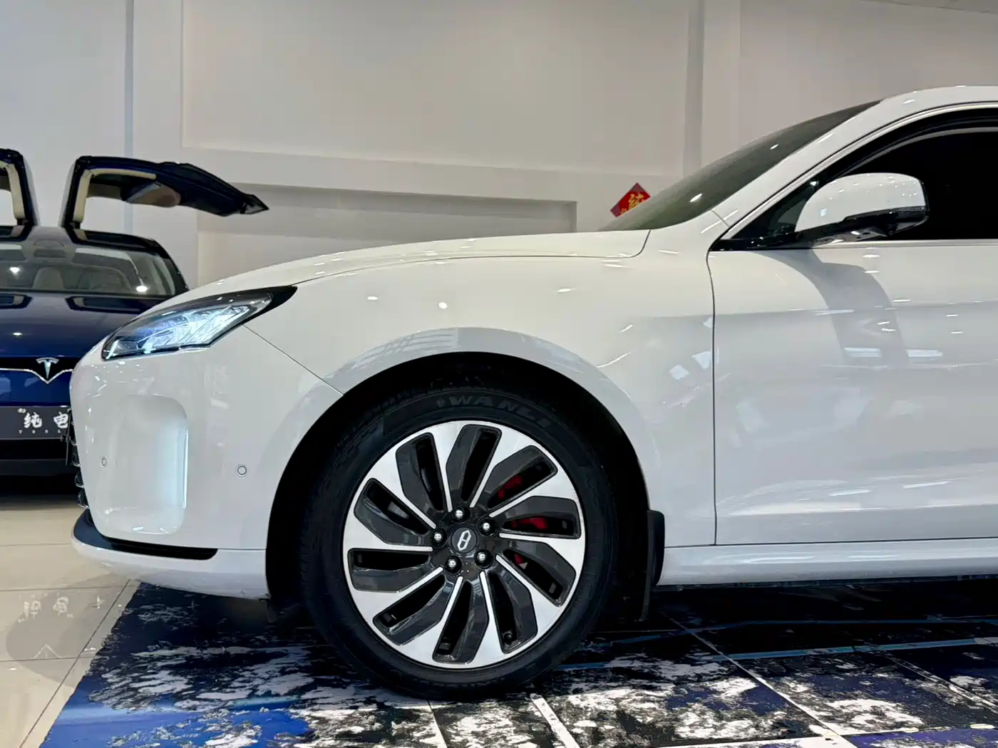 AITO Wenjie AITO M5 2022 Extended Range AWD Performance Edition фото 12