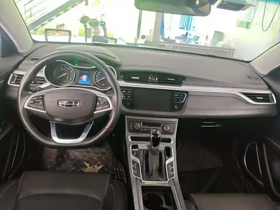 Фото 6 - Geely Emgrand