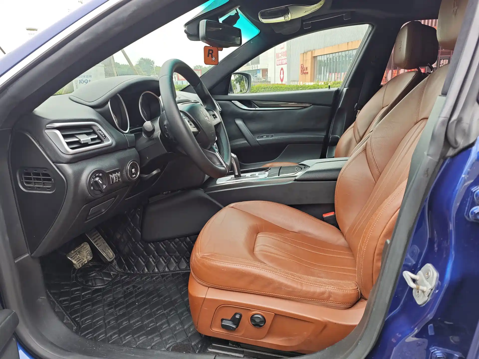 Photo 8 - Maserati Ghibli