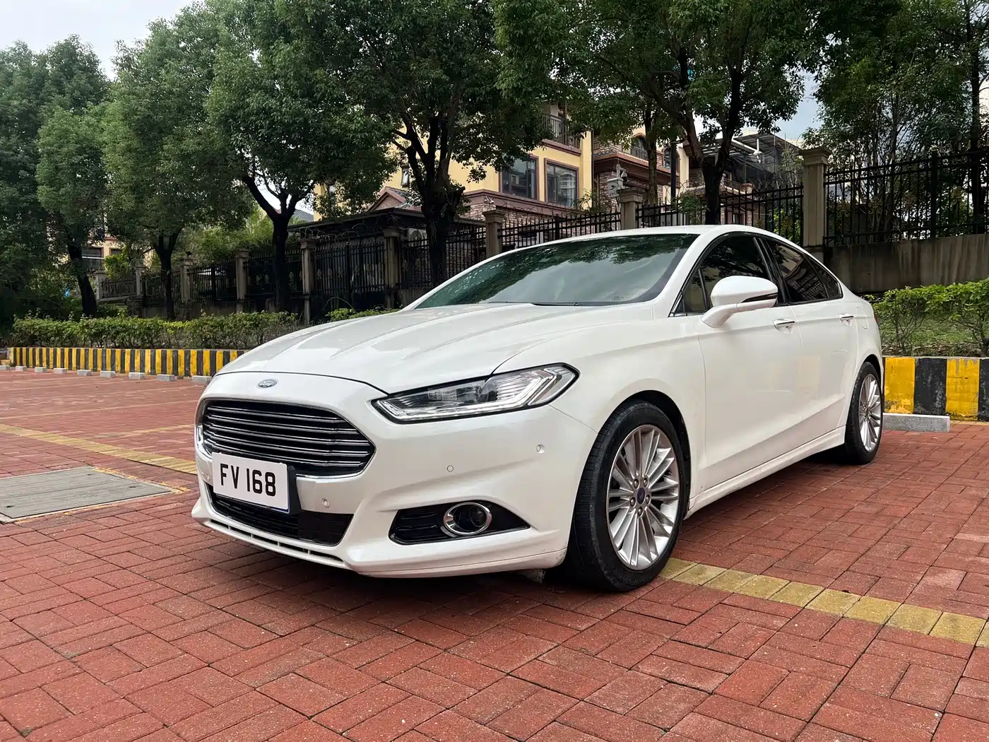 Фото 1 - Ford Mondeo