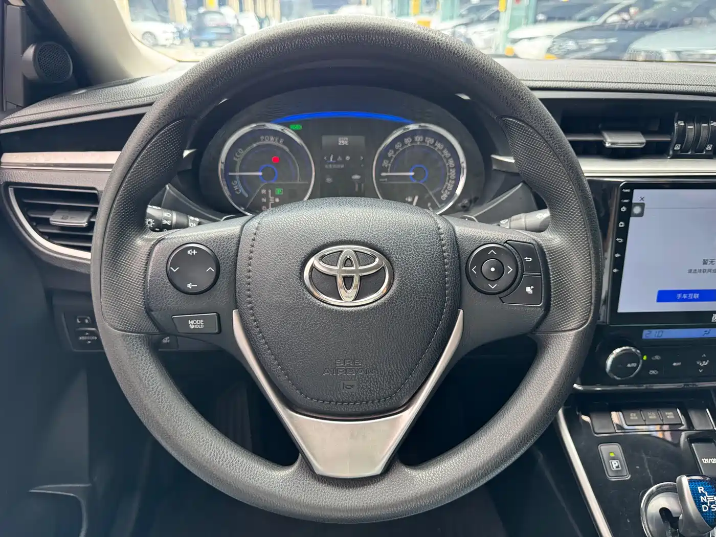 Toyota Corolla 2016 Dual Hybrid 1.8L E-CVT Pioneer Edition фото 11