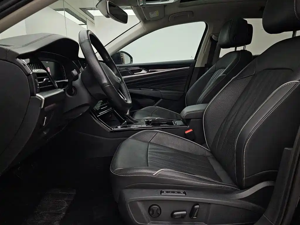Volkswagen Passat 2022 330TSI Premium Edition фото 4