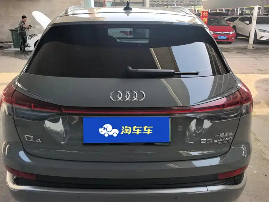 AUDI Q4 E TRON