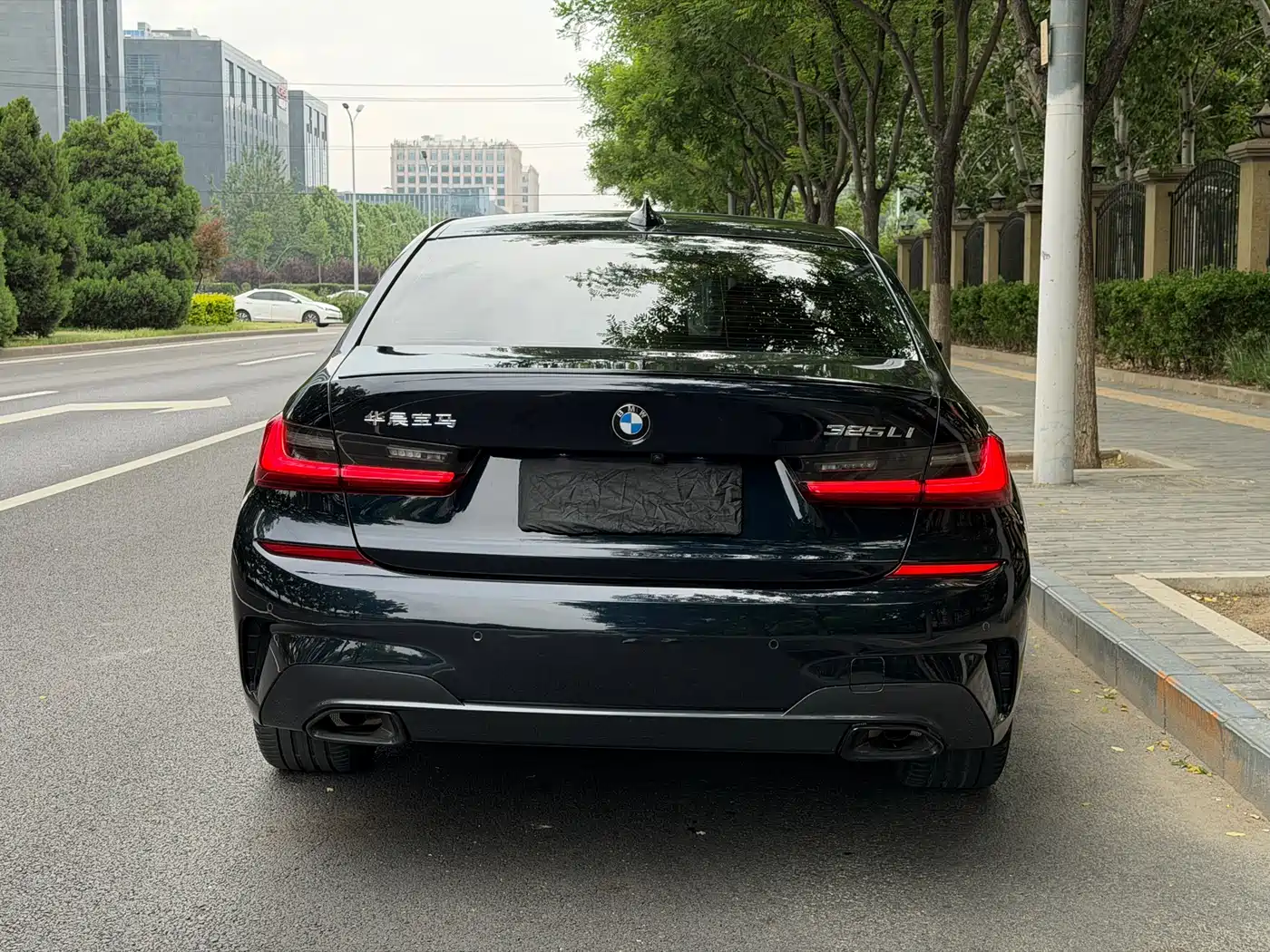 BMW 3 Series 2022 325Li M Sport Shadow Edition фото 4