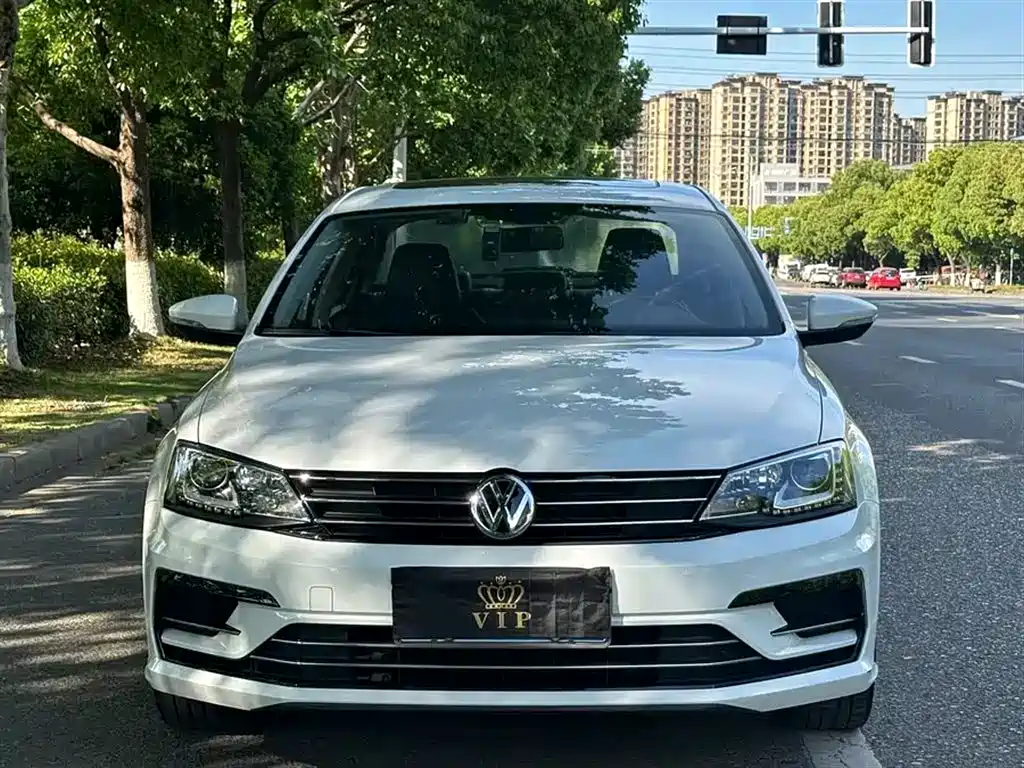 Volkswagen Sagitar 2018 1.6L Automatic Comfort фото 2
