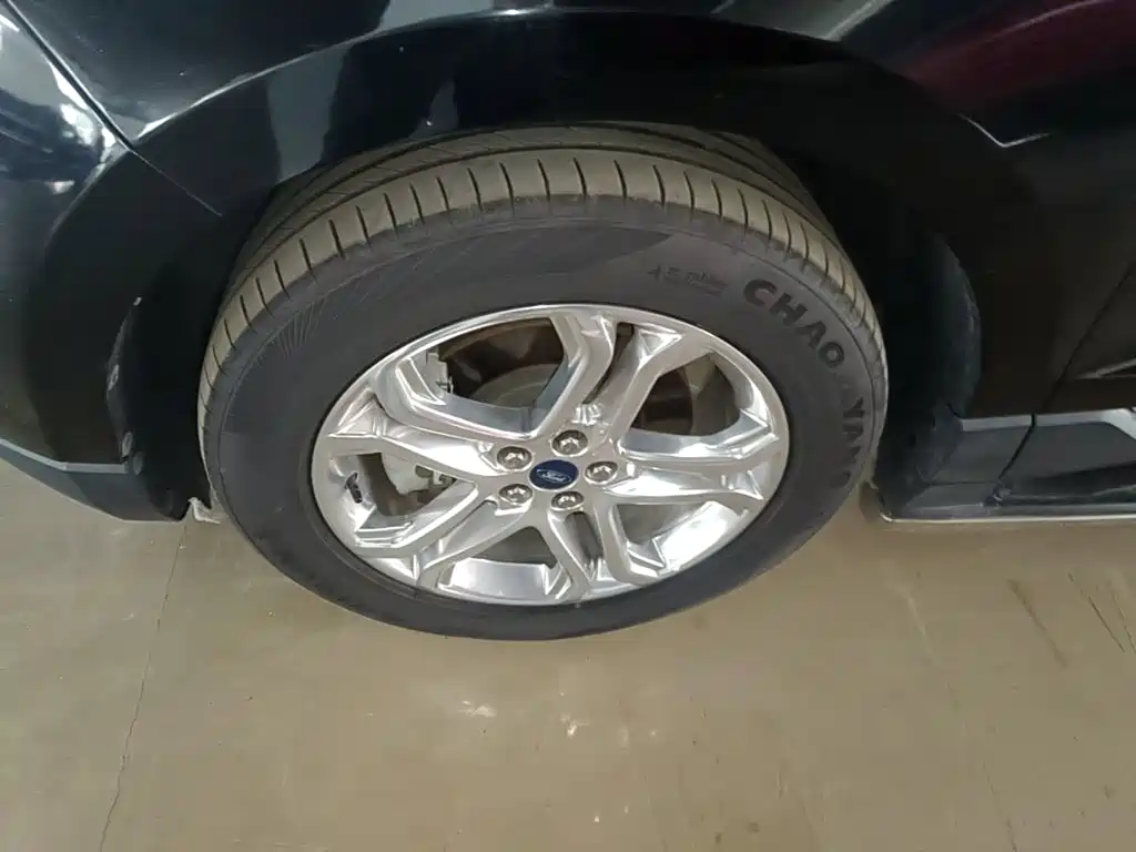 Фото 23 - Ford Edge