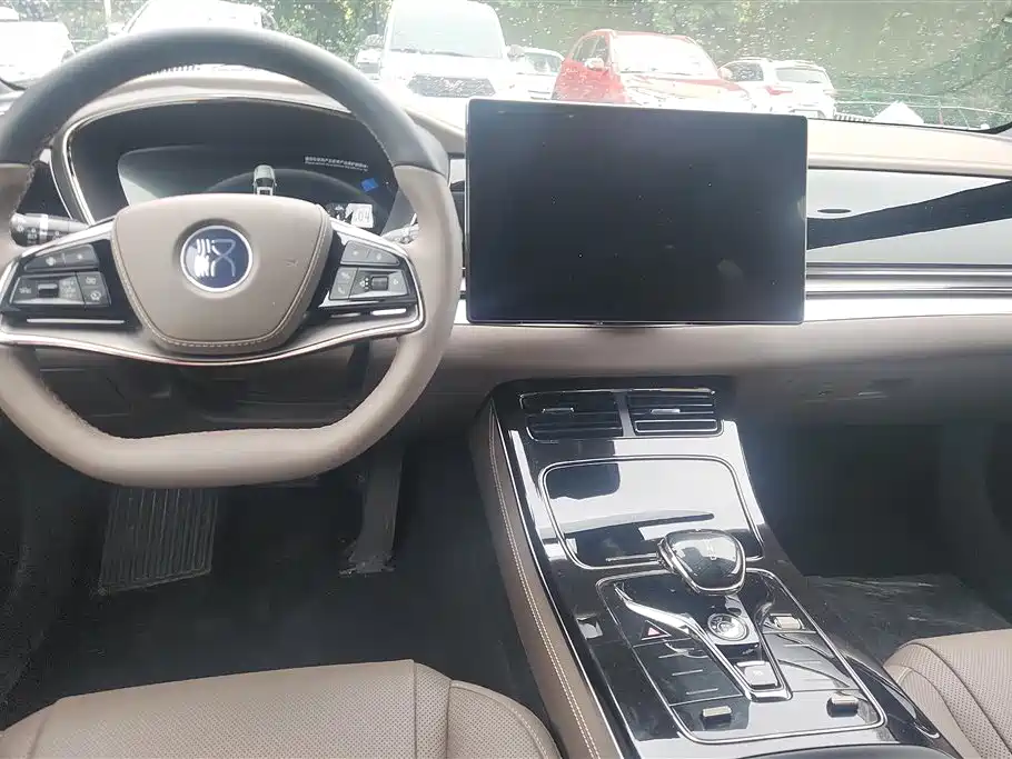 BYD Han 2025 DM-i Smart Driving Edition 125KM Honor фото 12