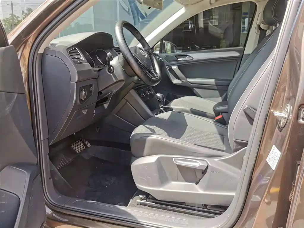 Volkswagen Tiguan L 2017 330TSI Automatic 2WD Trend Edition фото 8
