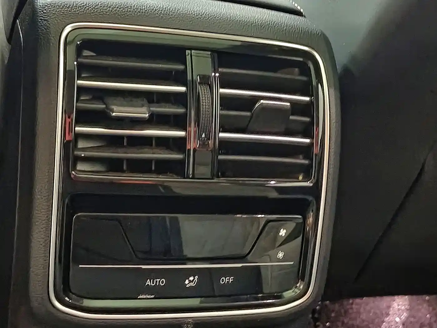 Volkswagen Magotan 2023 Model 2 Million Commemorative Edition 330TSI DSG Luxury фото 16