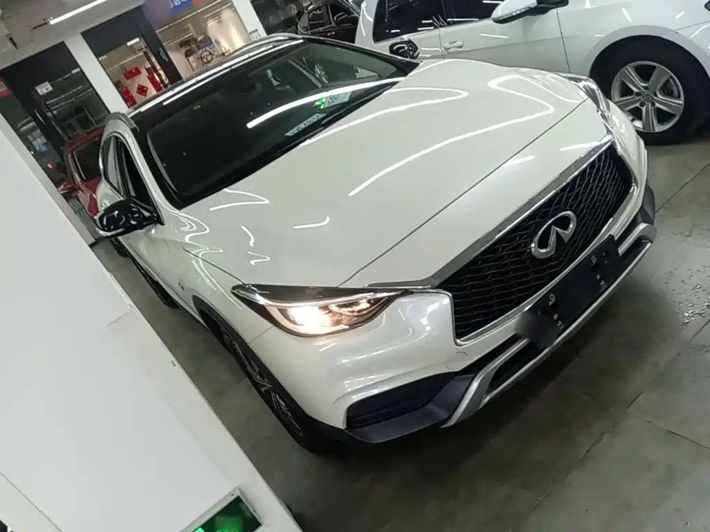 Infiniti QX30 2017 2017 Model 2.0T 4WD Fashion