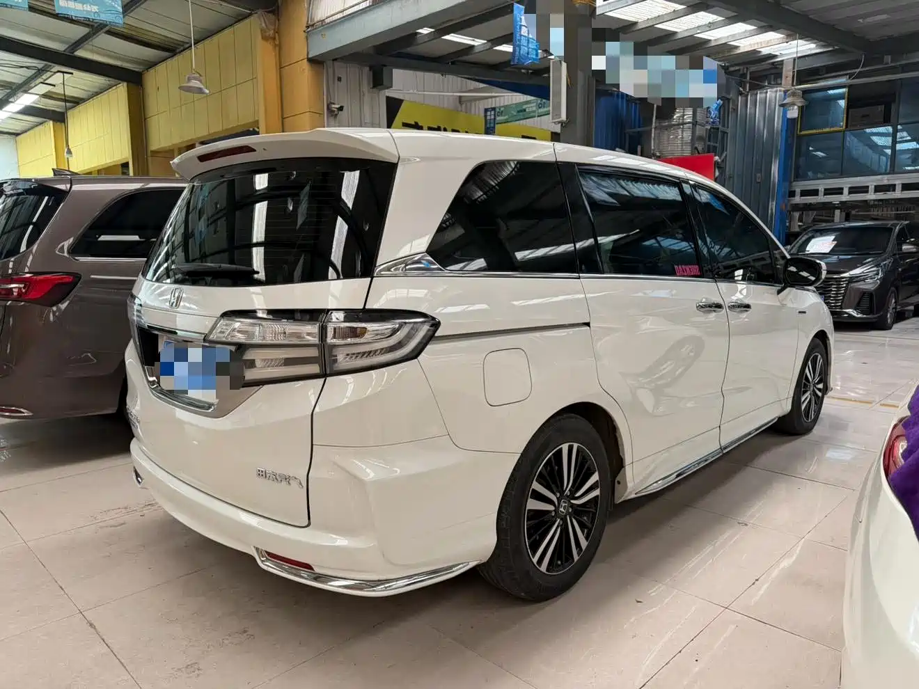 Фото 10 - Honda Odyssey