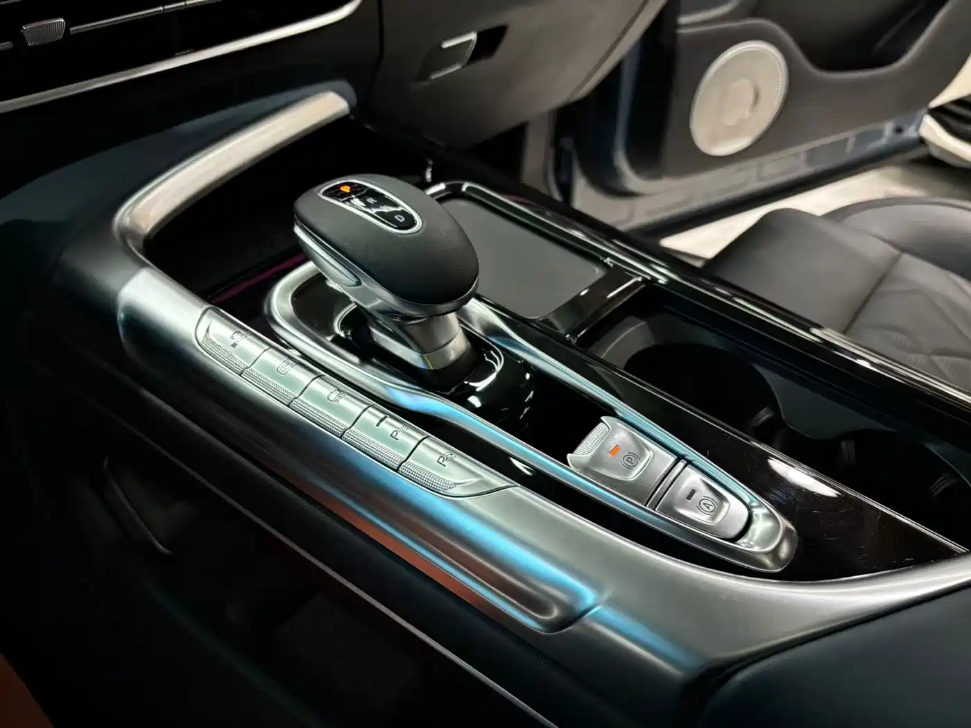 Voyah Auto VOYAH FREE 2021 AWD Standard Range Extender Exclusive Luxury Package фото 35
