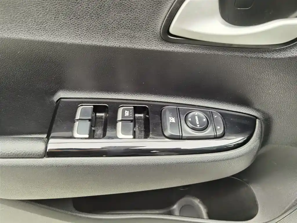 KIA K2