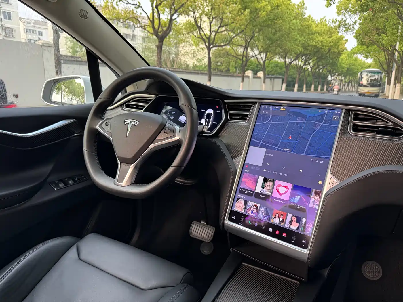 TESLA MODEL X