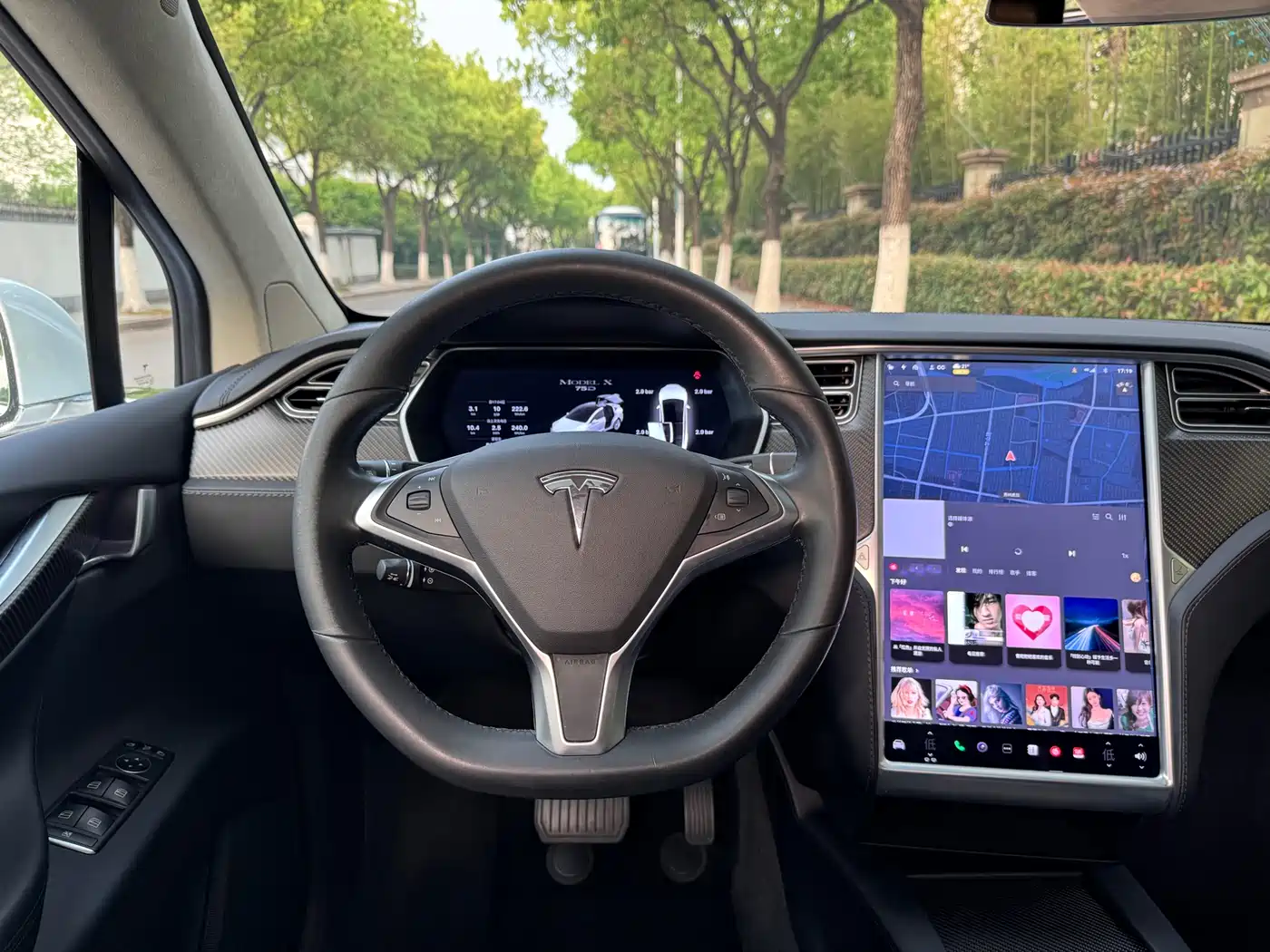 TESLA MODEL X