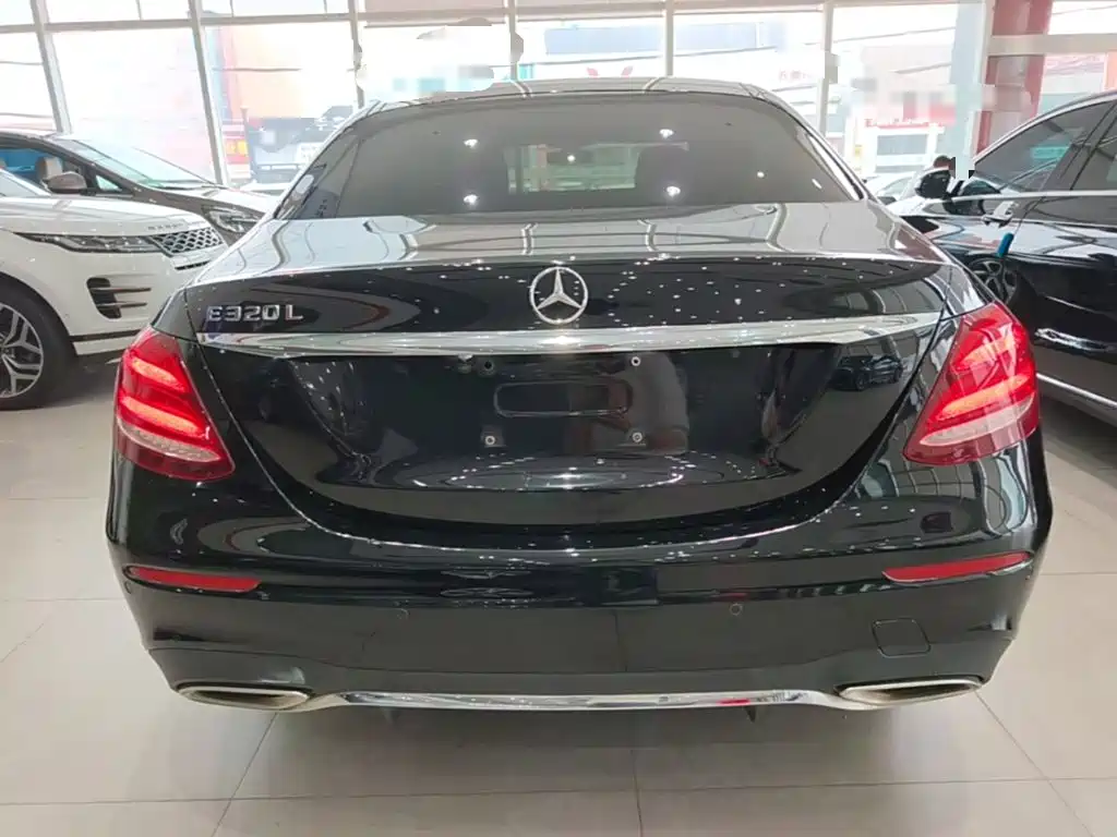 Фото 6 - Mercedes-Benz E-Class