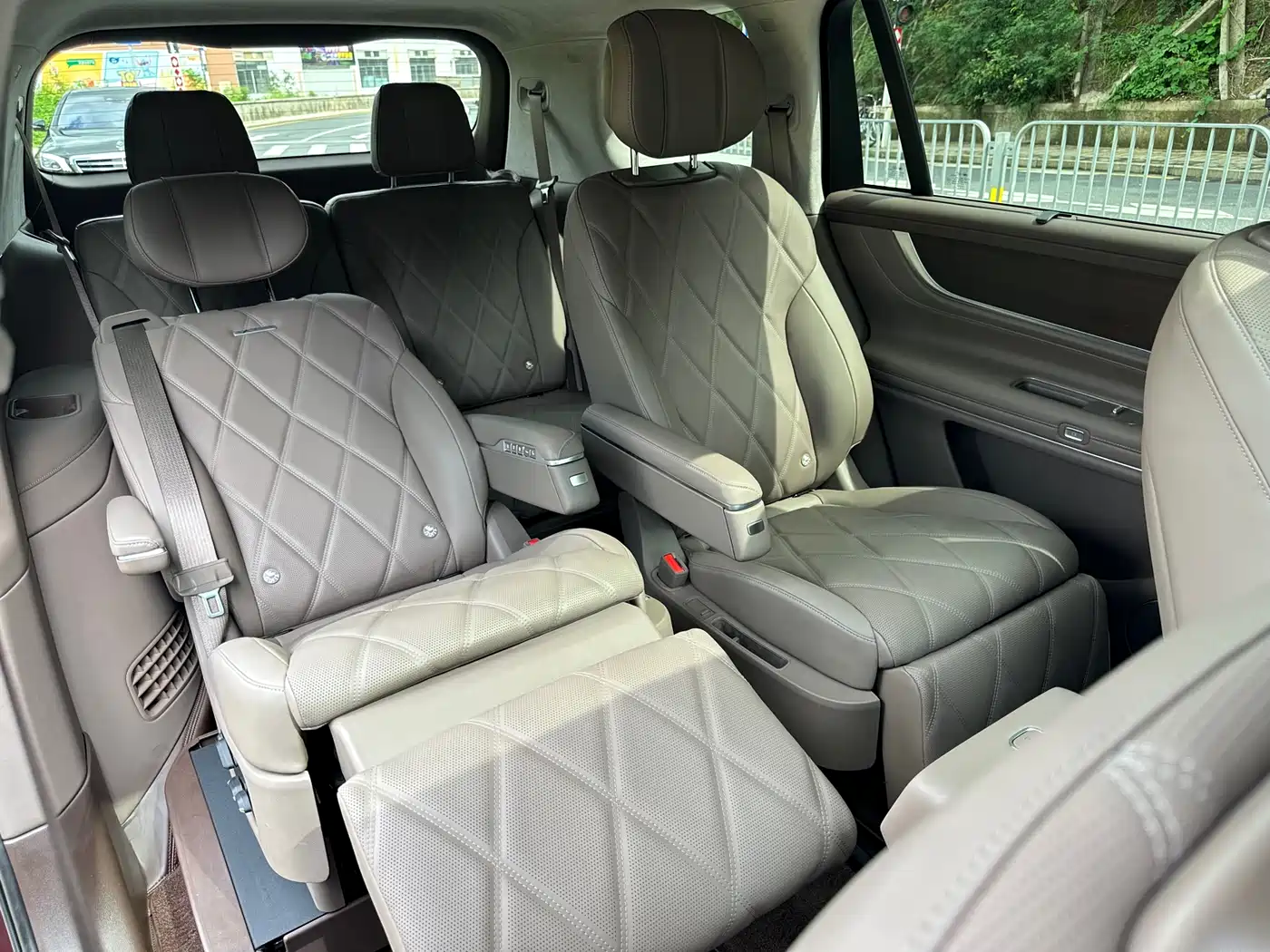 AITO Wenjie AITO M9 2025 Extended Range Max 52kWh 6-Seater фото 18