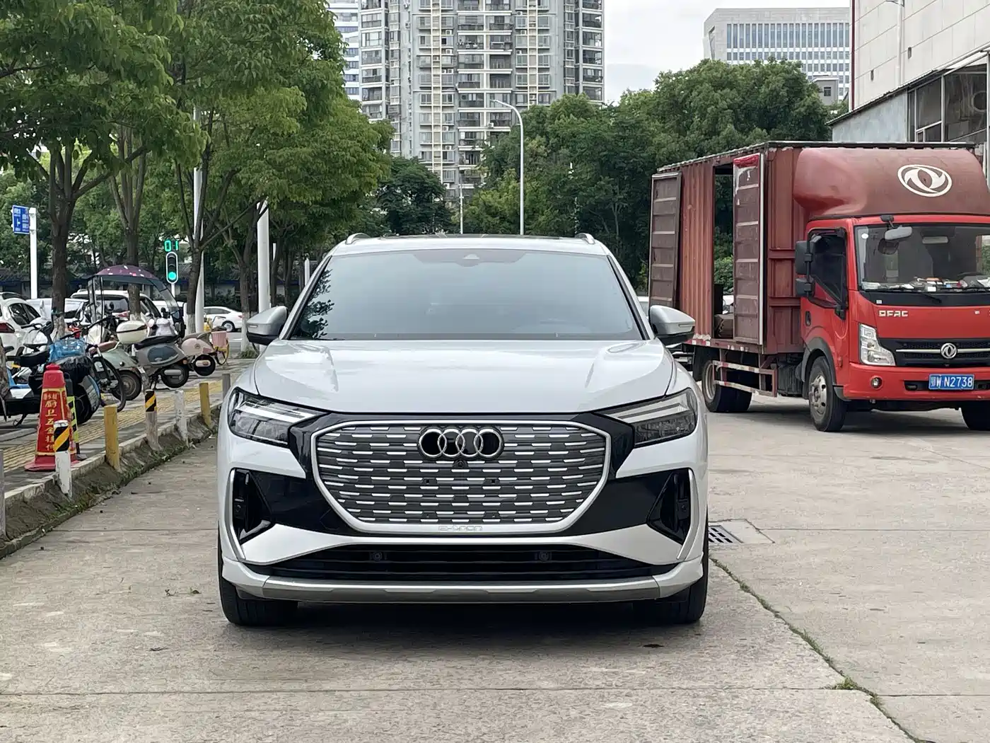 Audi Q4 e-tron 2022 40 e-tron First Edition фото 2