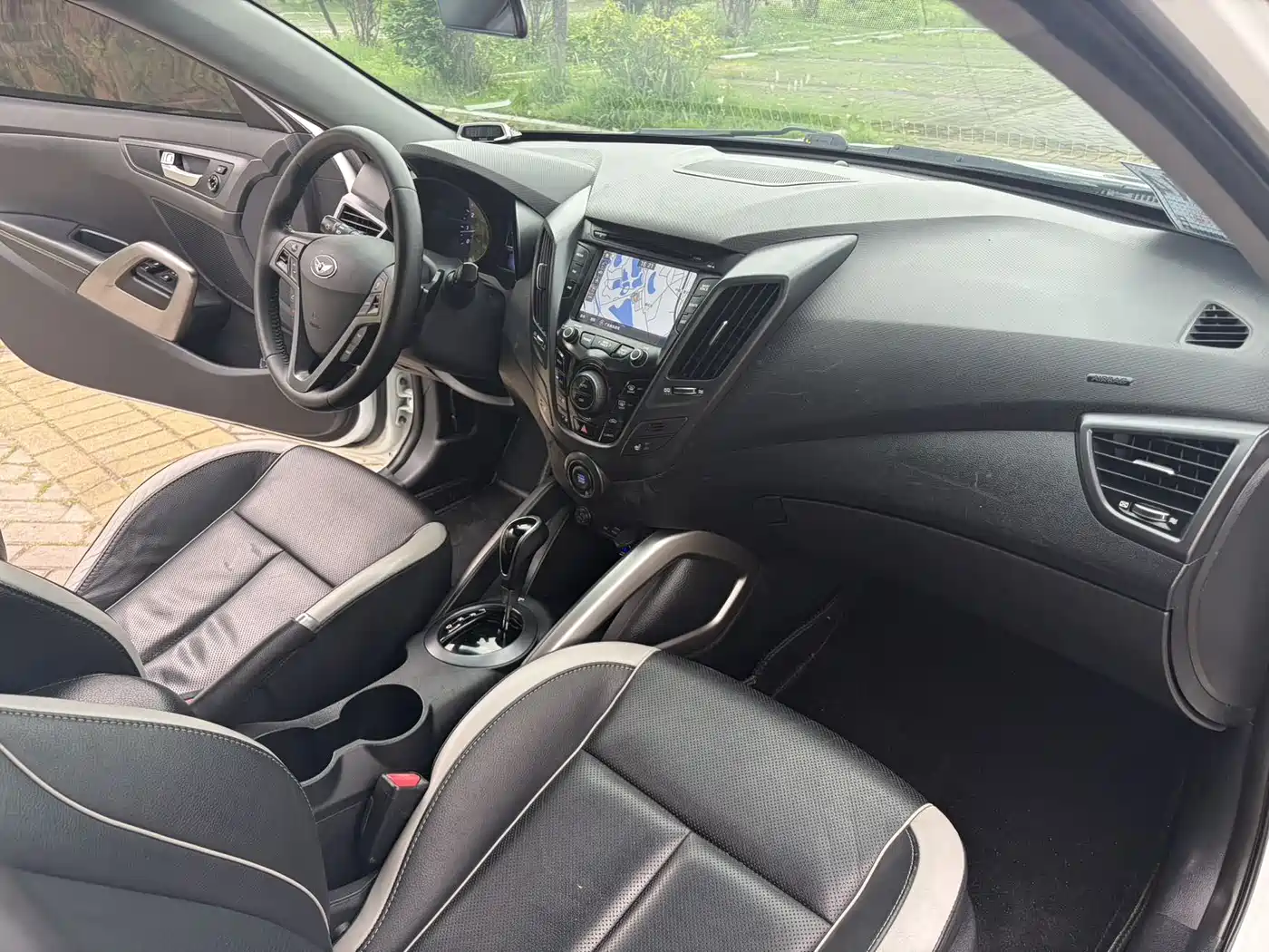Hyundai Veloster 2012 1.6T Automatic Premium фото 10