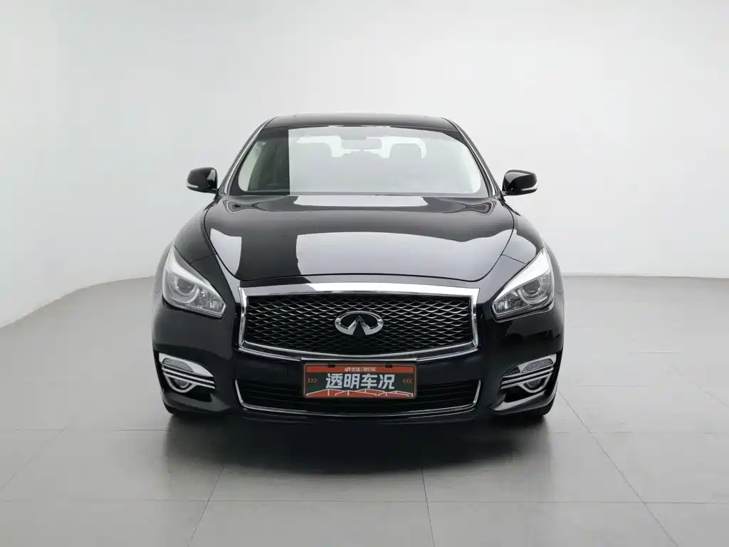 Photo 3 - Infiniti Q70