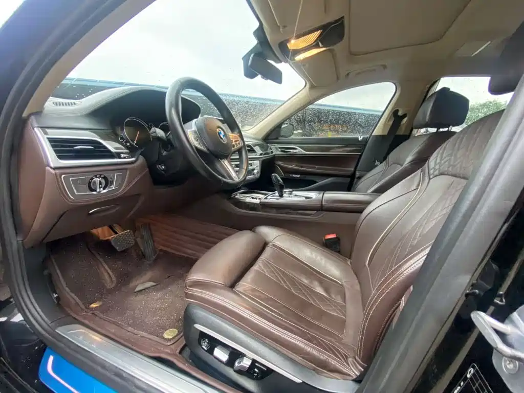 Photo 8 - BMW 7 Series