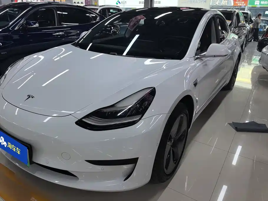 Фото 1 - Tesla Model 3