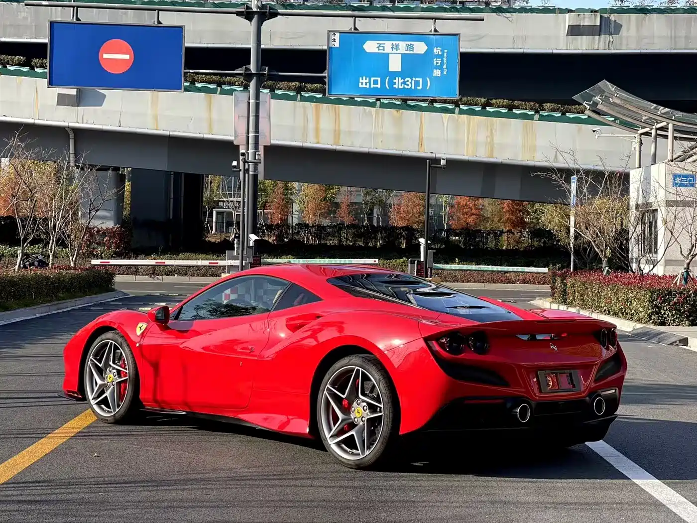 FERRARI F8