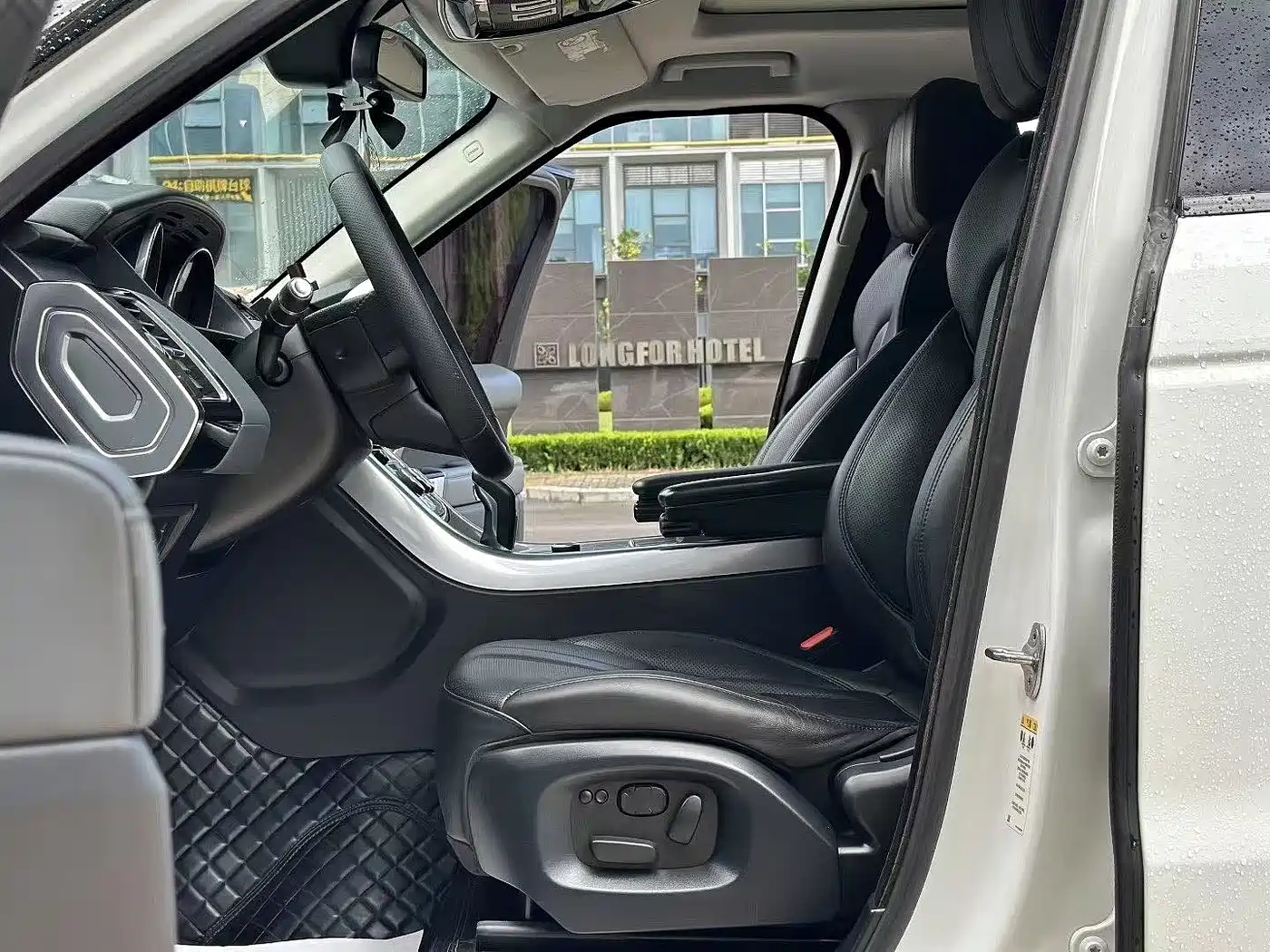 Land Rover Range Rover Sport 2015 3.0 SC V6 HSE фото 4