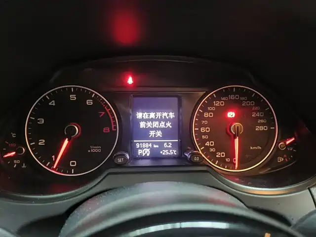 Audi Q5 2015 40 TFSI Technology — фото 4