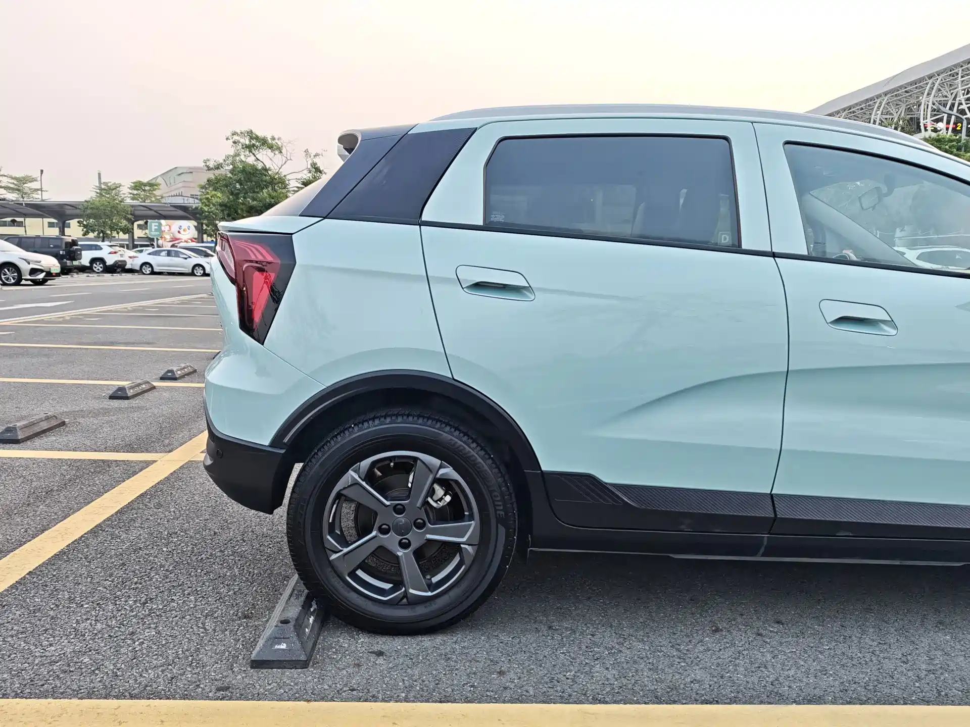 Фото 22 - Geely Geometry E Firefly