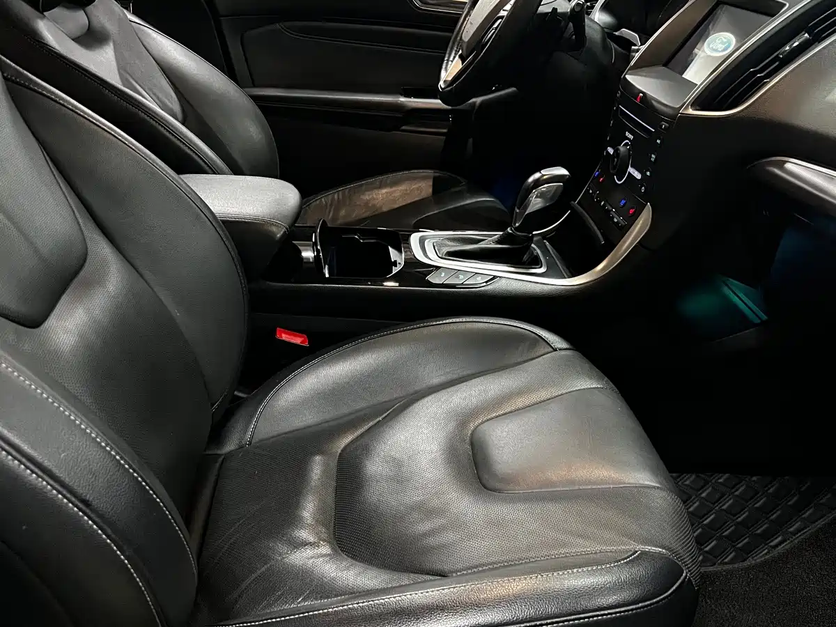 Фото 4 - Ford Edge