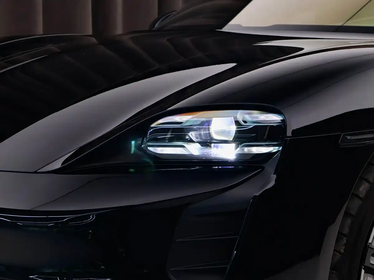 Porsche Taycan 2019 Taycan Turbo фото 24