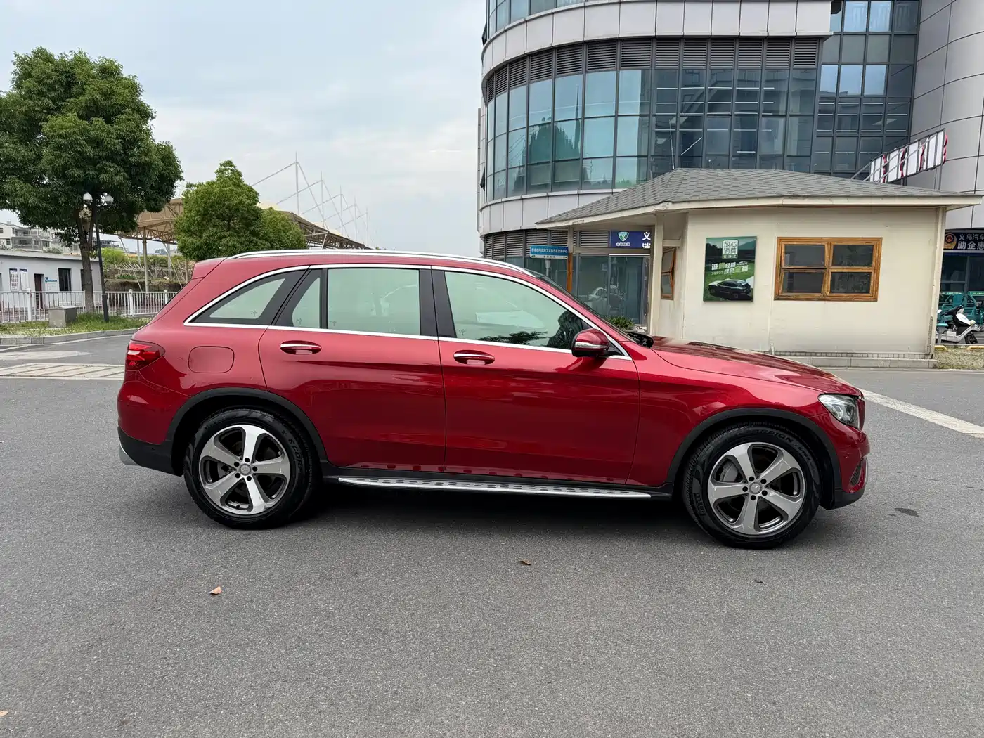 Mercedes-Benz GLC 2016 GLC 300 4MATIC Dynamic фото 4