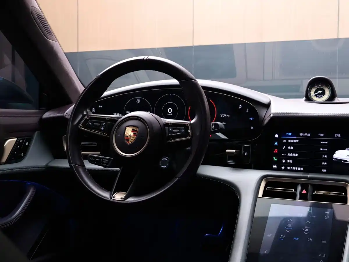 Porsche Taycan 2019 Taycan Turbo фото 8
