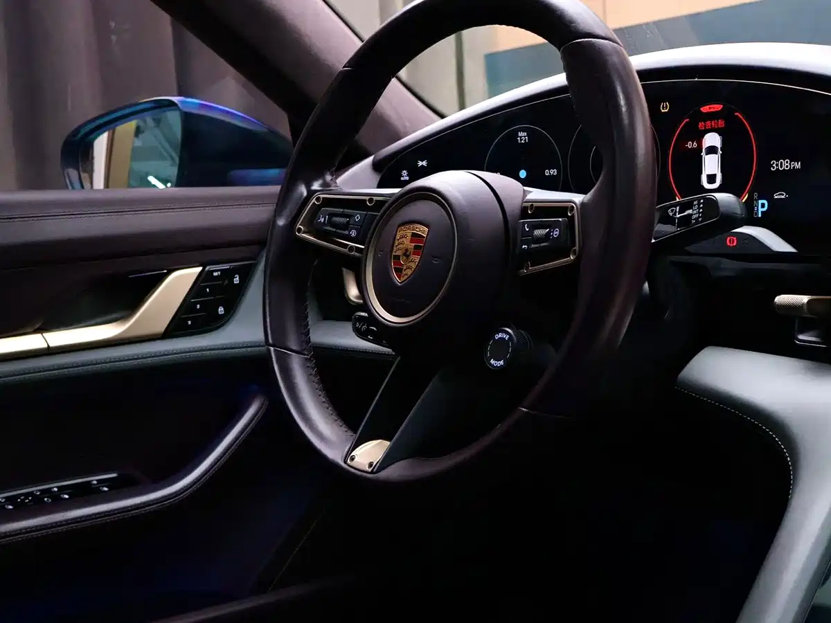 Porsche Taycan 2019 Taycan Turbo фото 25