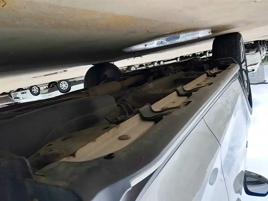 Фото 22 - Roewe RX5