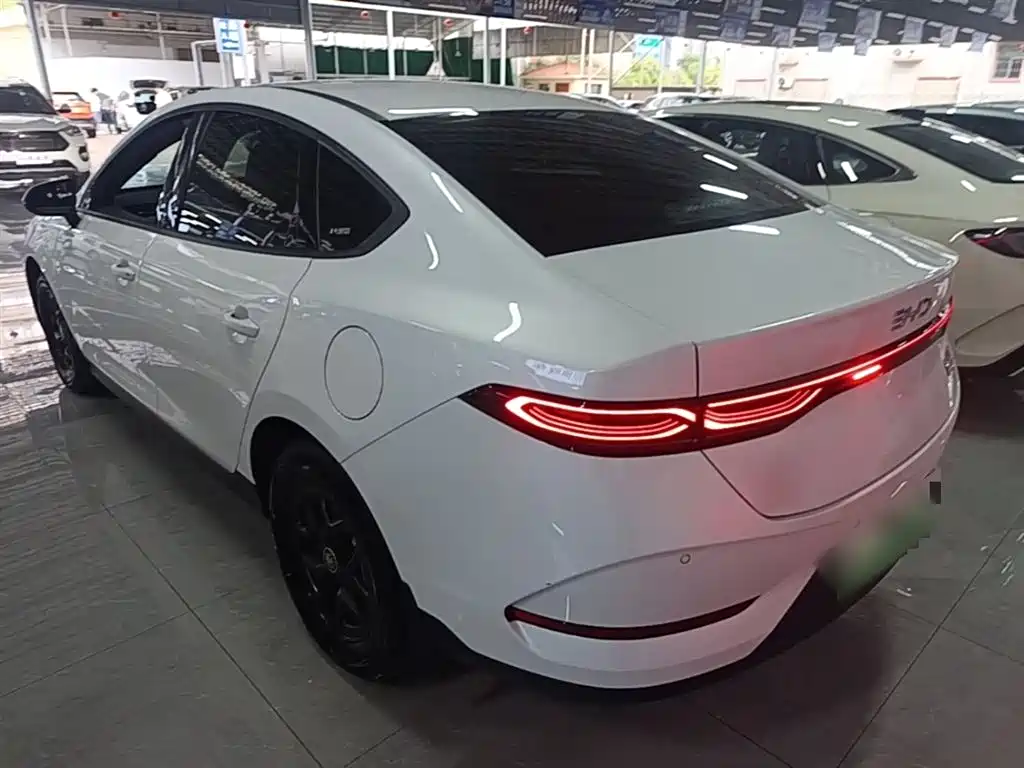 BYD Qin PLUS 2025 DM-i Smart Drive 55KM Leader фото 5