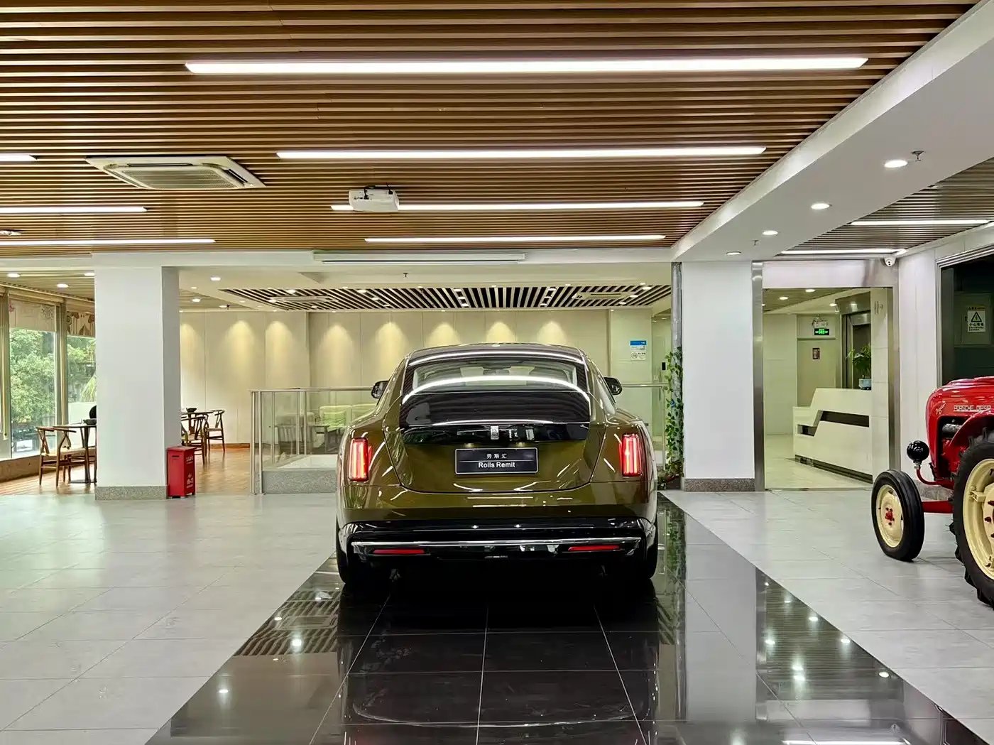 ROLLS-ROYCE CHTHONIC