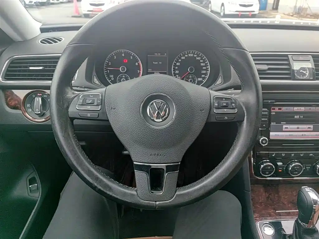 Volkswagen Passat 2014 1.8TSI DSG Executive Edition фото 11
