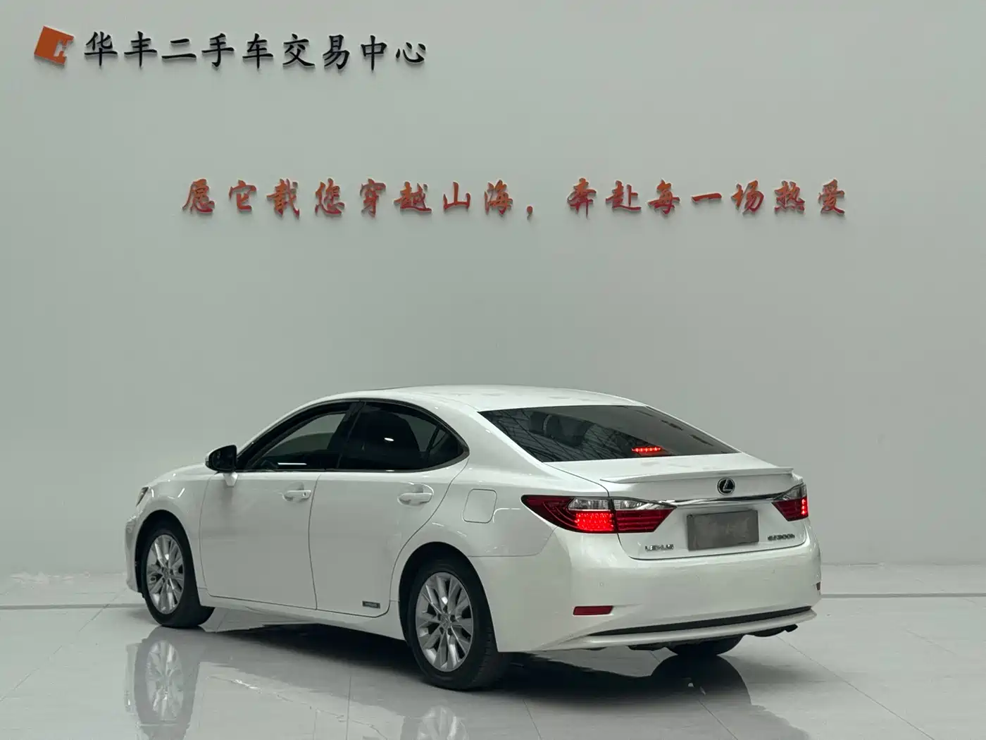 Lexus ES 2013 300h Elite Edition фото 2