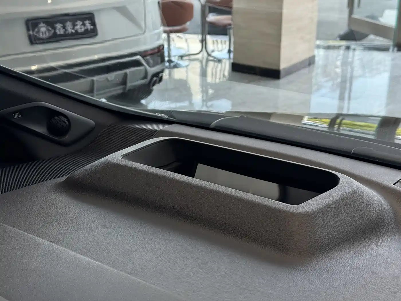 Toyota Alphard фото 17